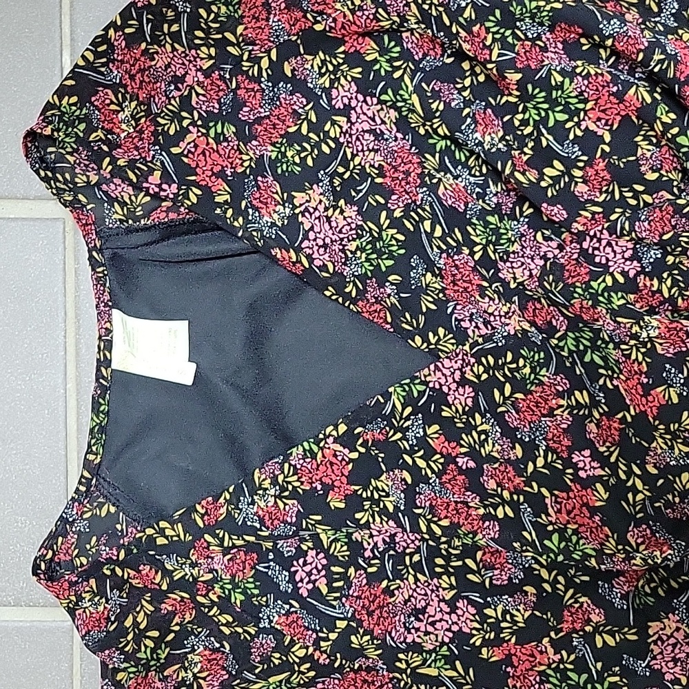 Flowery blouse - Picture 3 of 4